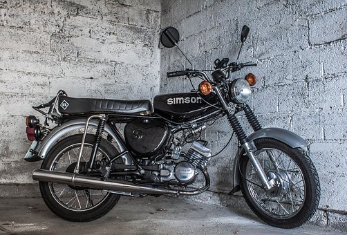 ▷ Aparcamiento de Motos en Carretería, Málaga 1 desguaces-portillo-malaga