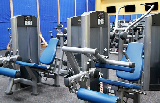 ▷ Zonas De Musculación en Instalaciones Deportivas En Plaza Olletas en Málaga 1 ejercicios-de-triceps-con-mancuerna