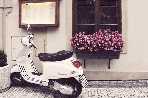 ▷ Aparcamiento de Motos en Cl. Carretería,32 Málaga 1 garrido-motos-malaga