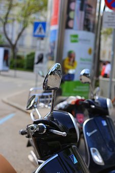 ▷ Aparcamiento de Motos en Cl. Somera,11 Málaga 1 moto-y-coche-en-plaza-de-garaje