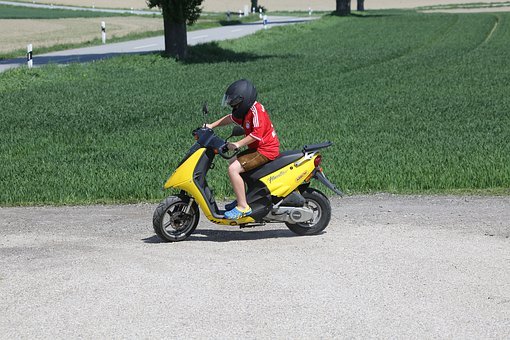 ▷ Aparcamiento de Motos en Victoria,20 Málaga 1 rieju-malaga